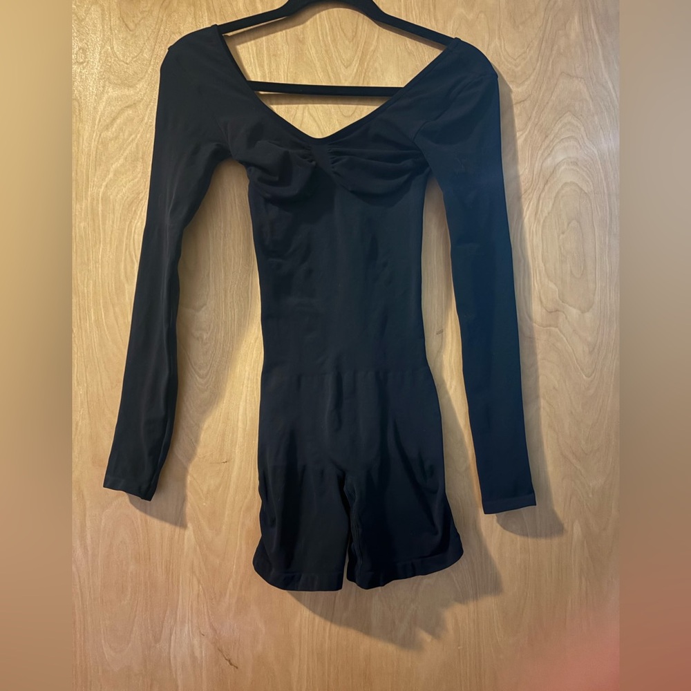 Nwot Skims Seamless Sculpt Long Sleeve, Low Back Mid Thigh Bodysuit